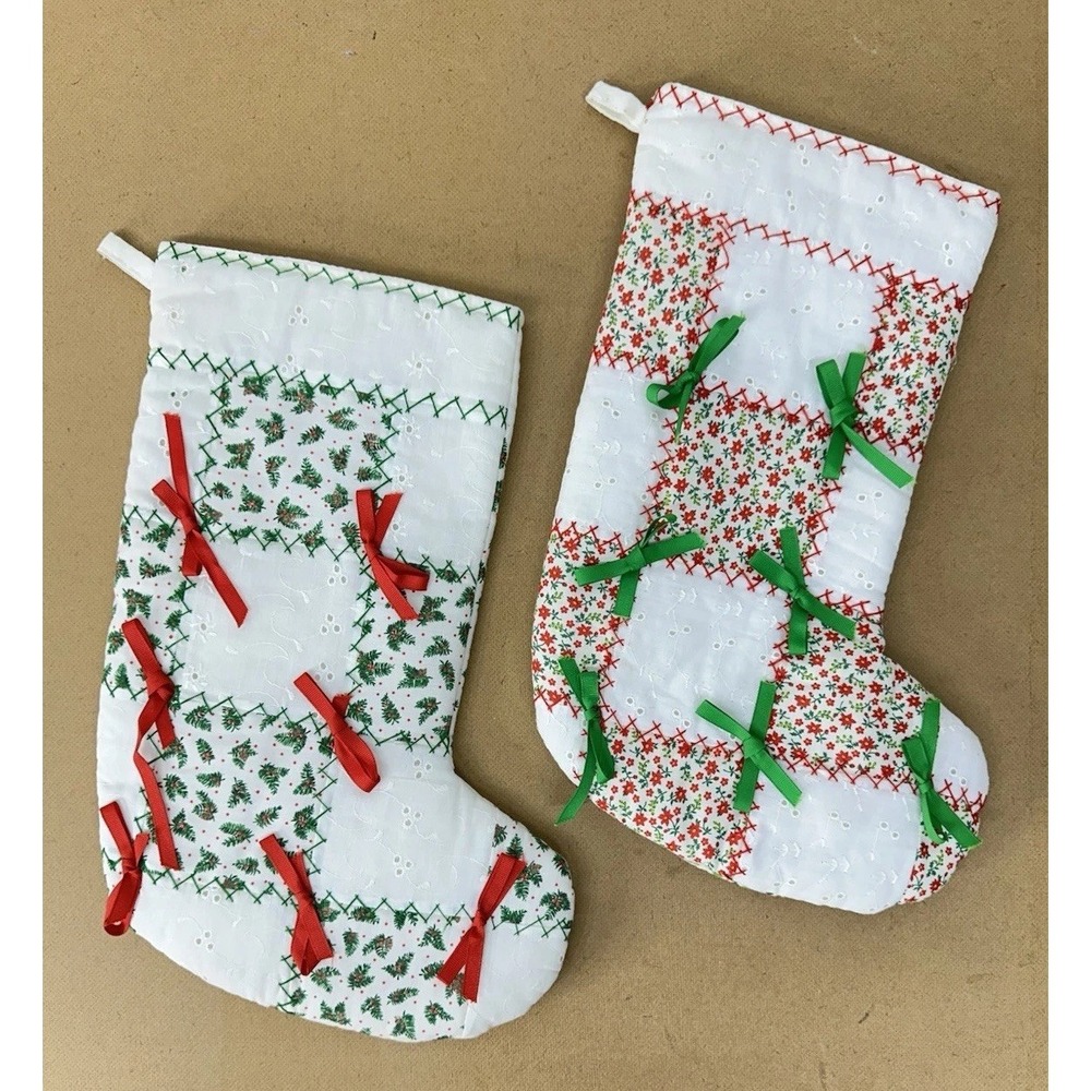 VTG Handmade Quilted Patchwork Square‎ Christmas Stocking Pair Green Red Bows
